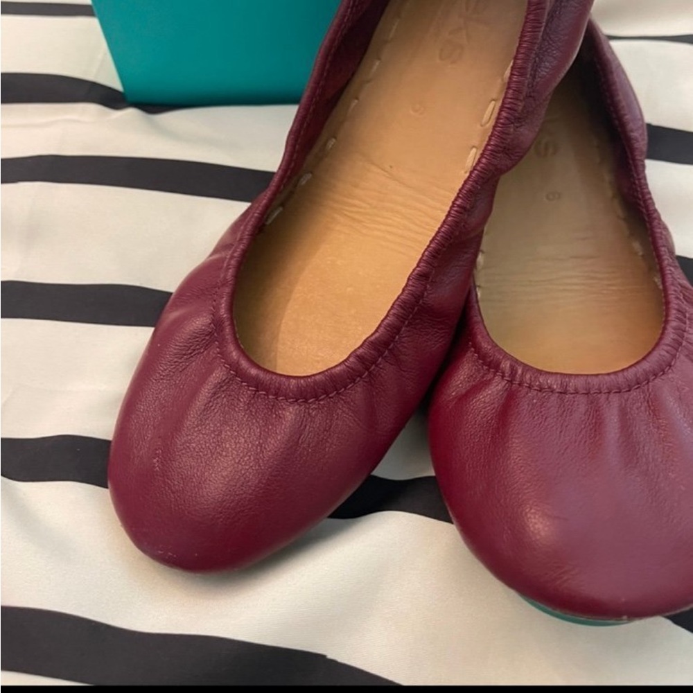 Tieks flats